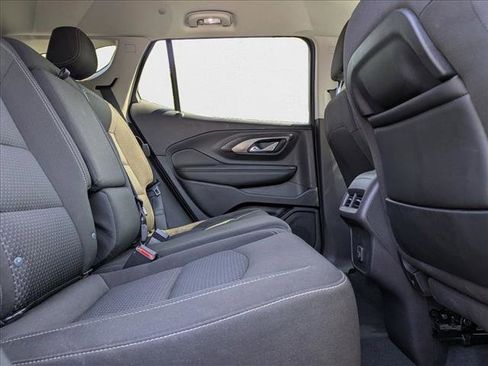 Used 2024 GMC Terrain SLE image 18