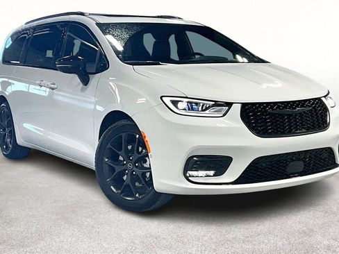 New 2026 Chrysler Pacifica Limited w/ S Appearance Package image 1