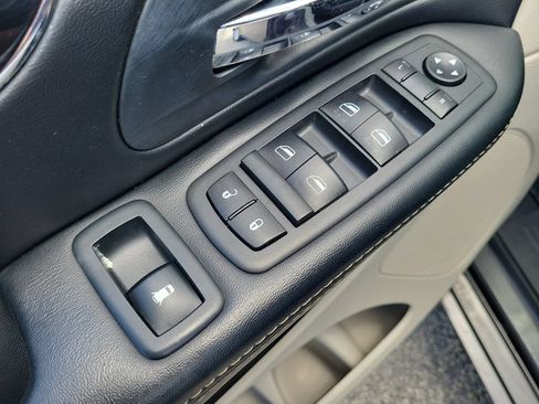 Used 2019 Dodge Grand Caravan SXT FWD image 13