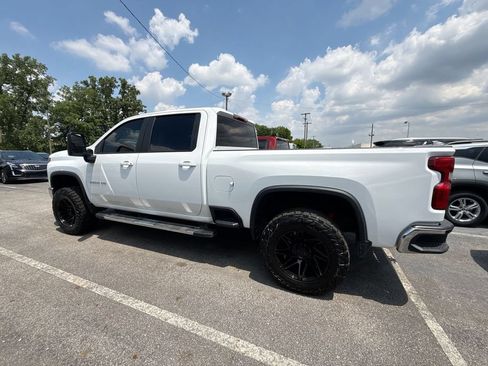 Used 2025 Chevrolet Silverado 2500 LT AWD/4WD image 2