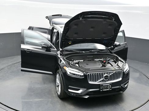 Used 2024 Volvo XC90 B6 Ultimate w/ Lounge Package image 37