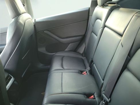 Used 2021 Tesla Model Y Long Range image 6