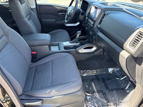 Used 2022 Nissan Frontier SV AWD/4WD image 15