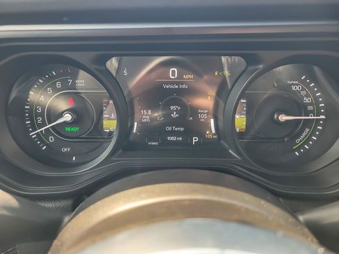 Used 2025 Jeep Wrangler Unlimited Sahara image 11