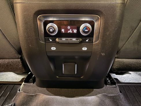 Used 2022 GMC Yukon Denali RWD image 34