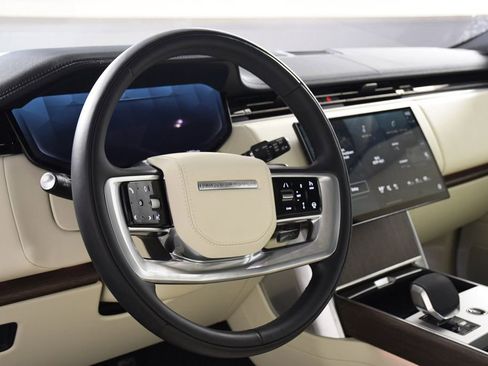Used 2025 Land Rover Range Rover Long Wheelbase SE image 13