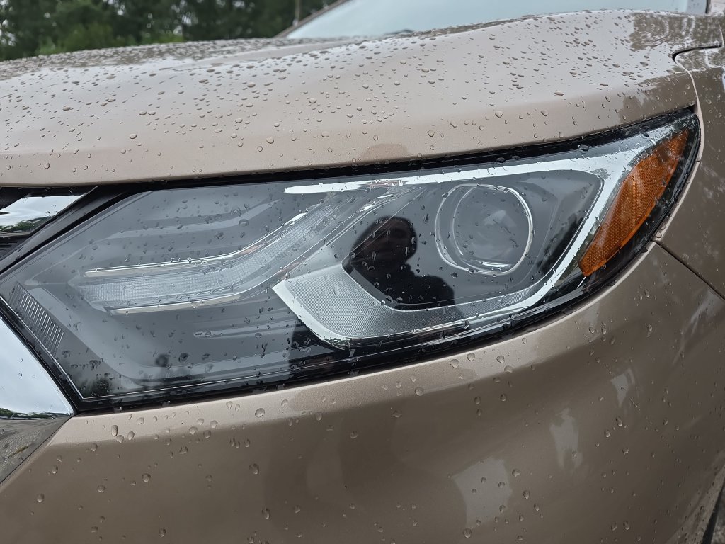 Certified 2018 Chevrolet Equinox Premier FWD image 35