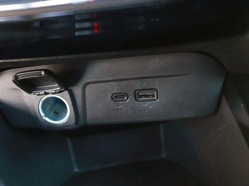 Used 2025 Chevrolet Trax LT FWD image 20