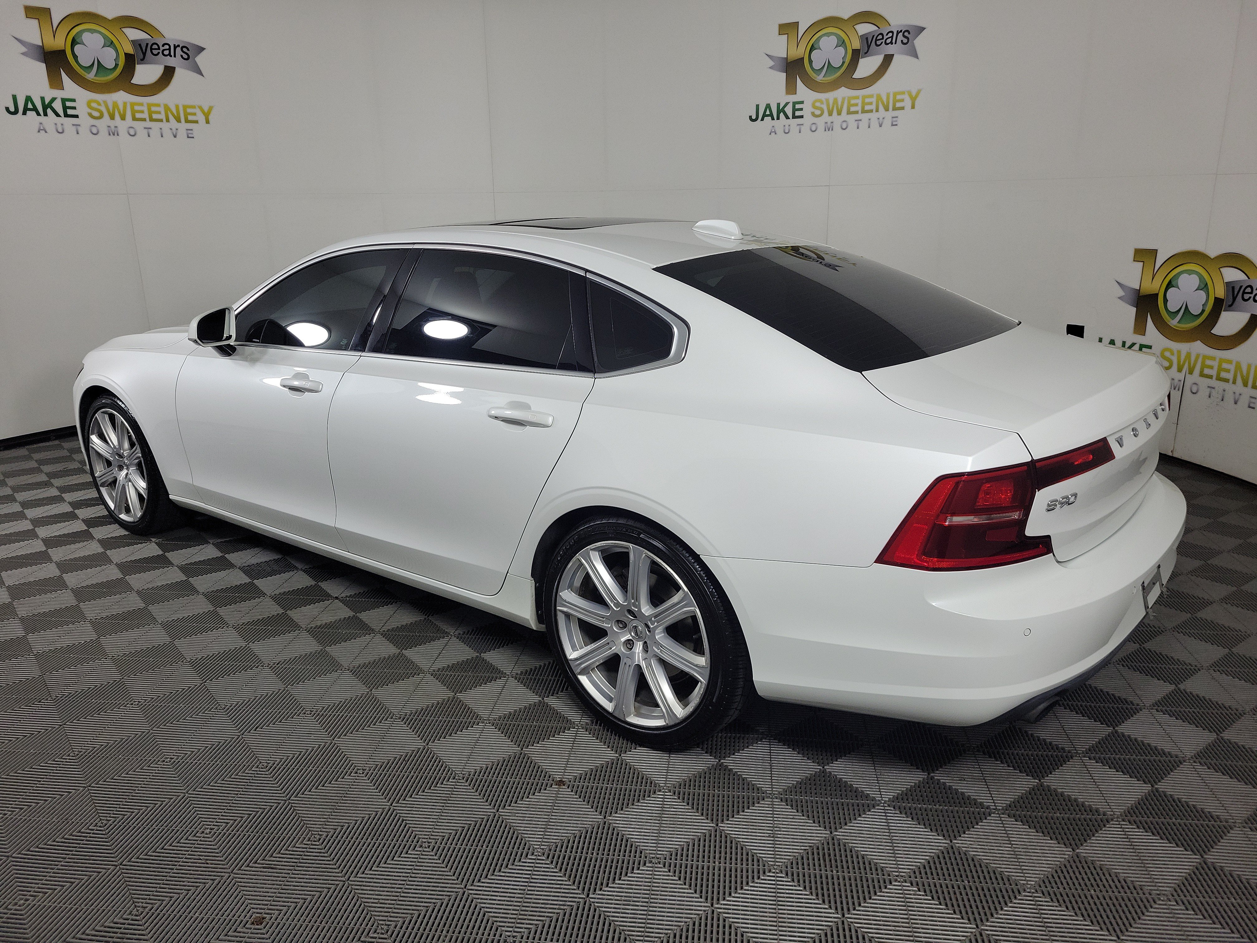 Used 2018 Volvo S90 T5 Momentum w/ Momentum Plus Package AWD/4WD image 5