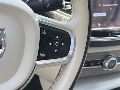Certified 2023 Volvo XC90 B5 Plus AWD/4WD image 20