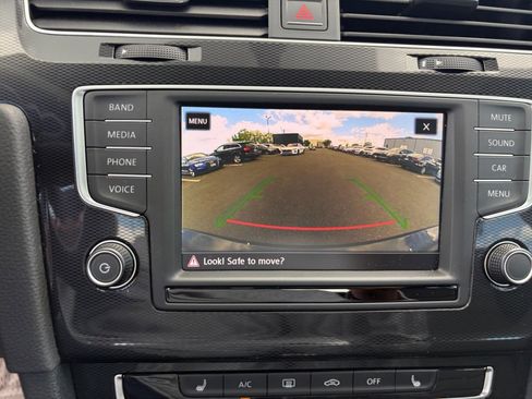 Used 2017 Volkswagen GTI SE image 19