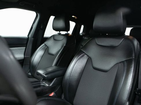 Used 2023 Jeep Compass Latitude image 5