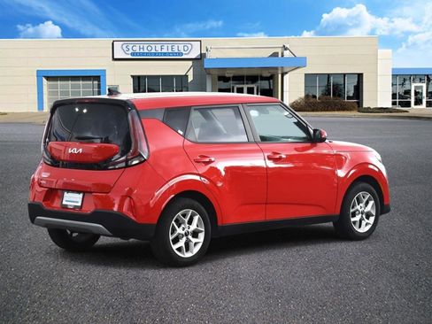 Used 2024 Kia Soul LX w/ Option Group 015 FWD image 3