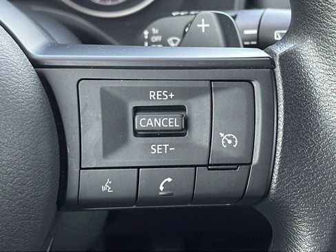 Used 2023 Nissan Rogue S FWD image 19