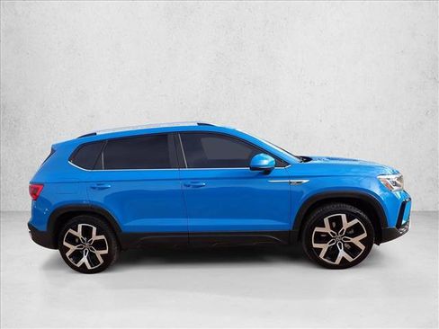 Used 2022 Volkswagen Taos SEL w/ Panoramic Sunroof Package AWD/4WD image 5