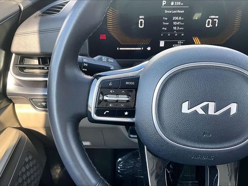 Used 2025 Kia Carnival image 21