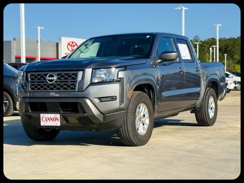 Used 2024 Nissan Frontier SV RWD image 3