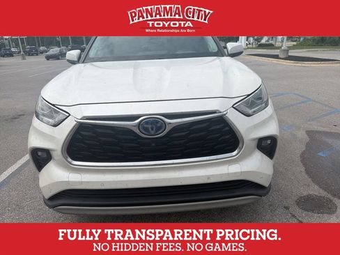 Used 2021 Toyota Highlander Platinum FWD image 1