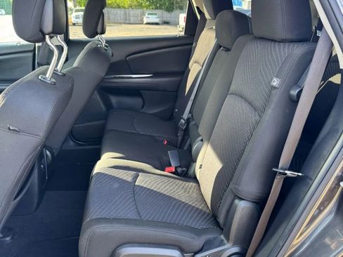 Used 2019 Dodge Journey SE FWD image 18