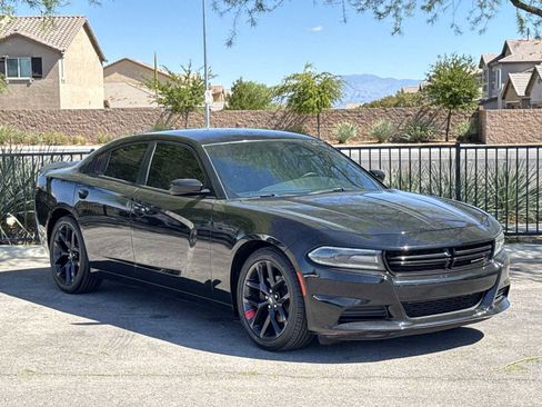 Used 2020 Dodge Charger SXT w/ Blacktop Package RWD image 2