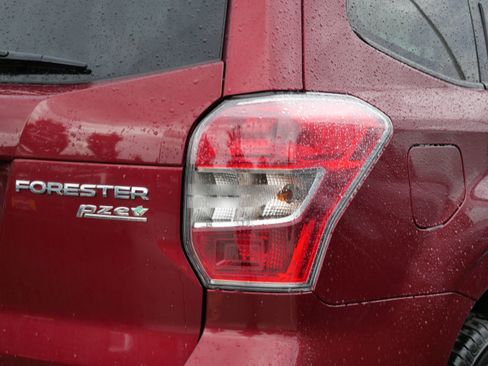 Used 2016 Subaru Forester 2.5i Premium w/ Popular Package #2 AWD/4WD image 9