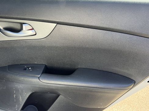 Used 2019 Kia Forte LXS FWD image 11