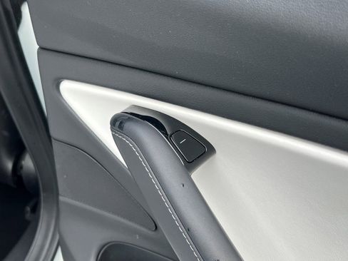 Used 2018 Tesla Model 3 Long Range image 15