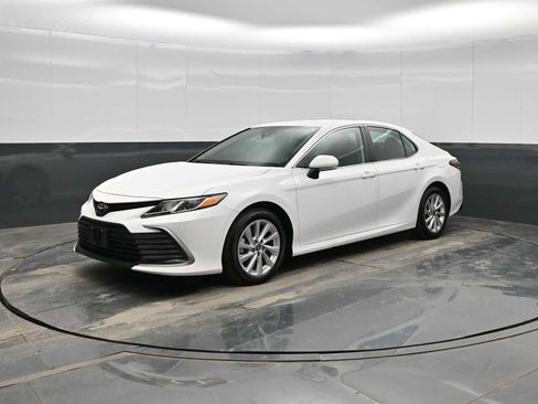 Used 2024 Toyota Camry LE image 1