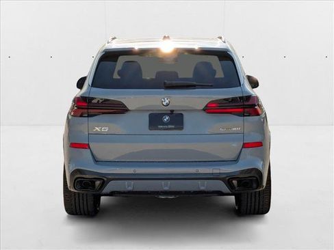 Used 2026 BMW X5 sDrive40i w/ M Sport Package image 8