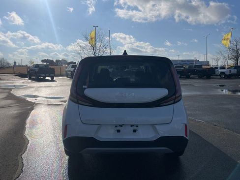 Used 2025 Kia Soul LX w/ LX Technology Package image 4