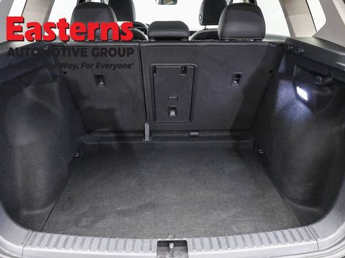 Used 2025 Volkswagen Taos SE FWD image 9
