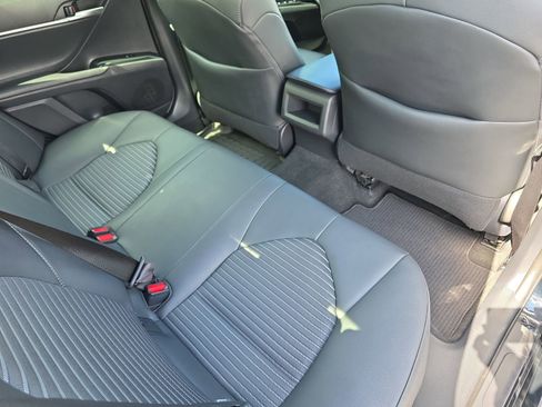 Used 2018 Toyota Camry SE image 11