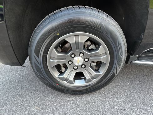 Used 2016 Chevrolet Suburban LT w/ Luxury Package AWD/4WD image 9
