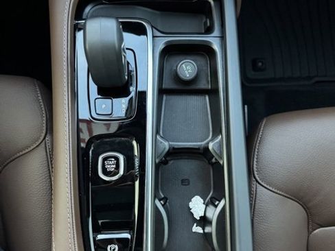 Used 2025 Volvo XC90 B6 Plus w/ Protection Package Premier image 7