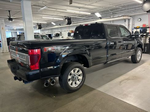 Used 2022 Ford F250 Platinum w/ FX4 Off-Road Package image 3