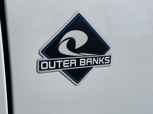 New 2025 Ford Bronco Outer Banks image 9