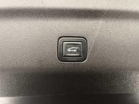 Certified 2025 GMC Yukon XL Denali Ultimate w/ LPO, Floor Liner Package AWD/4WD image 38