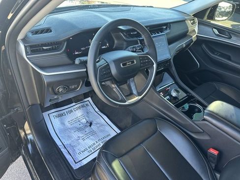 Used 2023 Jeep Grand Cherokee L Limited w/ Luxury Tech Group II image 17