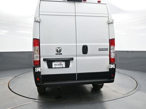 Used 2024 RAM ProMaster 2500 w/ Convenience Group FWD image 5