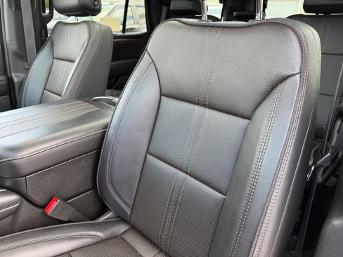 Used 2025 Chevrolet Tahoe High Country AWD/4WD image 23