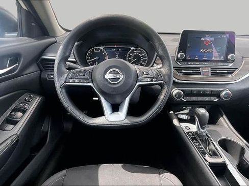 Certified 2025 Nissan Altima 2.5 SV FWD image 6