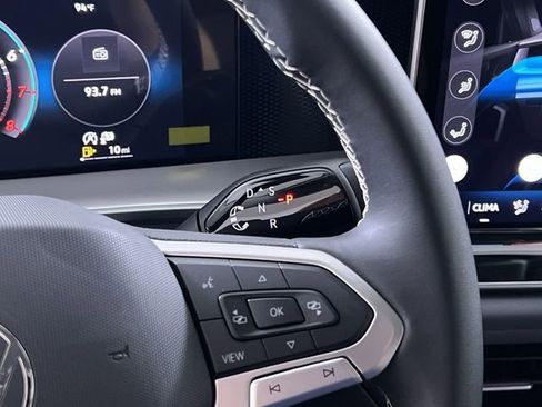 New 2025 Volkswagen Tiguan SE image 19