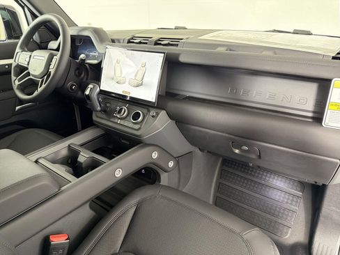 New 2026 Land Rover Defender 110 X-Dynamic SE image 33