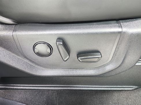 Used 2024 Ford Expedition XLT image 41