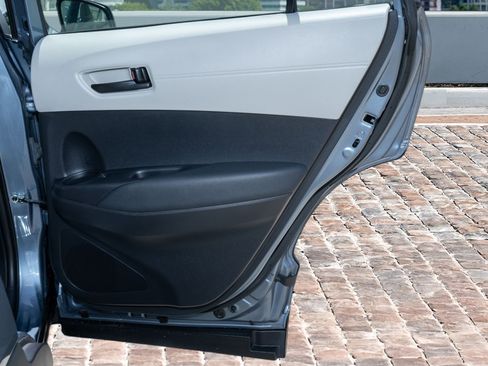 Used 2023 Toyota Corolla Cross L image 13