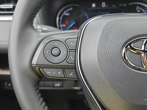 Used 2025 Toyota RAV4 XSE AWD/4WD image 17