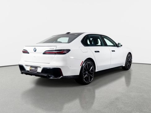 Used 2025 BMW 740i w/ Premium Package RWD image 10