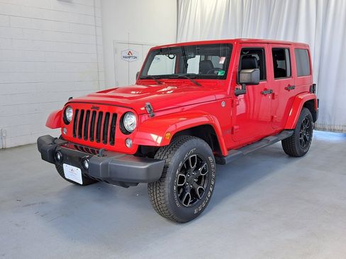 Used 2018 Jeep Wrangler Unlimited Sahara image 2