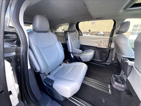 Used 2024 Toyota Sienna XLE image 15
