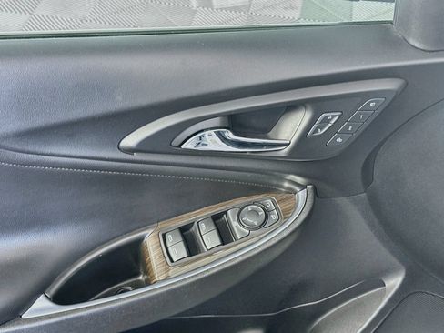 Used 2017 Chevrolet Malibu Premier w/ Premier Sun and Wheel Package FWD image 18